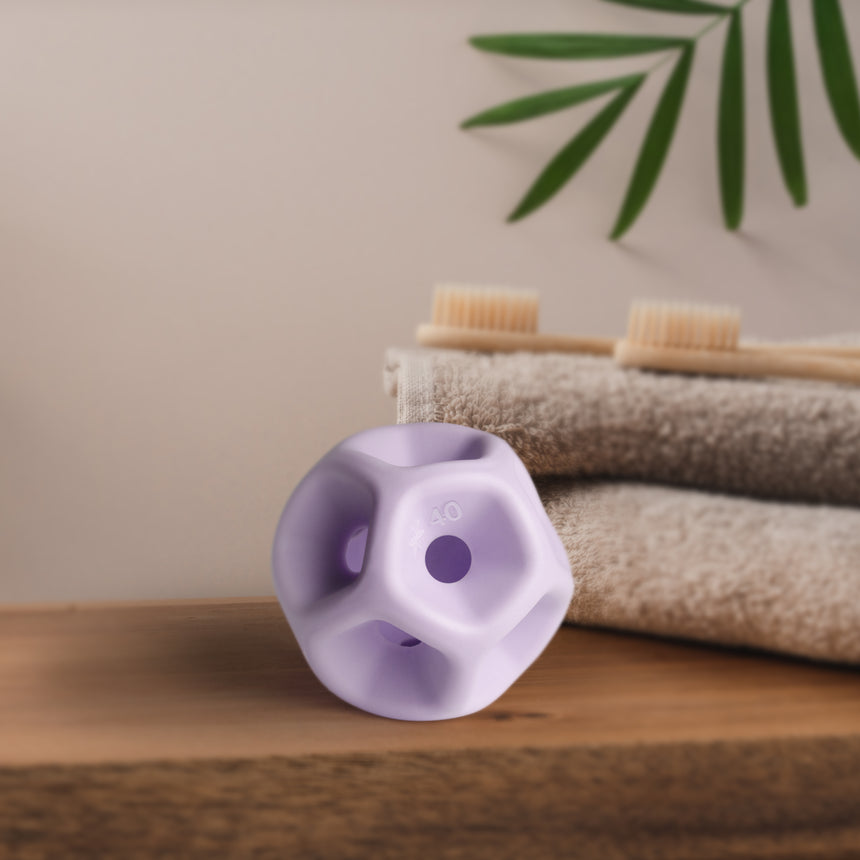 A Soma Flex® 40 on a wooden surface with towels and toothbrushes in the background